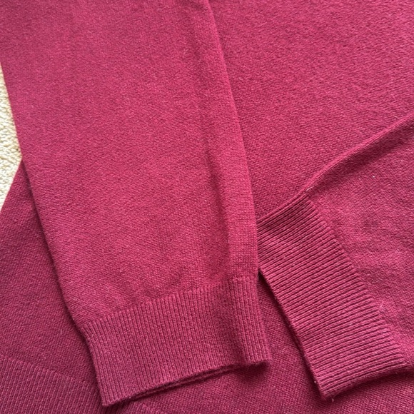 Vince 100% Cashmere Burgundy Red V Neck Sweater - Picture 3 of 8